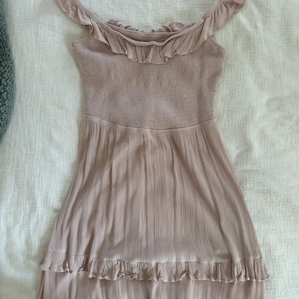 EXPRESS Blush/Pink Ruffled Off-Shoulder Romantic Tiered Maxi Dress Smocked - Picture 7 of 7